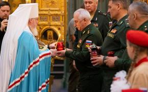 Частицу пламени Вечного огня доставили из Санкт-Петербурга в Главный храм ВС РФ