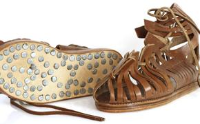 2000-летняя римская военная сандалия с гвоздями найдена в Германии