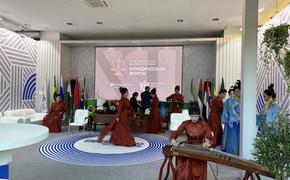 Представители Китая исполнили традиционные песни и танцы на второй день ПМЮФ