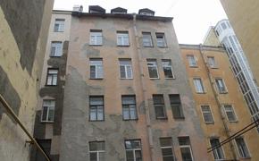 Жители Петербурга жалуются на ухудшение состояния фасадов зданий