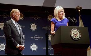 Супруга Джо Байдена за руку увела президента США со сцены после дебатов