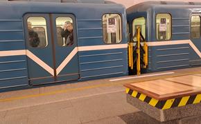 В Петербурге из-за жары начали раздавать воду в метро