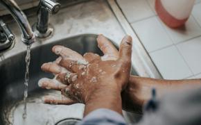 Частое мытье рук может развить онкологическое заболевание