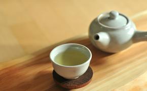 В жару лучше пить теплый зеленый чай