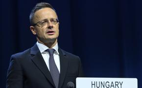 Сийярто посоветовал европейским политикам внимательно следить за шагами Орбана
