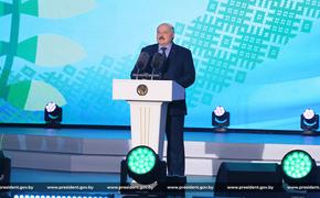 Лукашенко призвал украинцев и россиян покупать участки земли в селах Беларуси