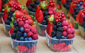 Больше всего витаминов содержится в сезонных ягодах