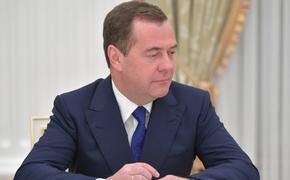 Медведев назвал «безмозглых» политиков США, контролирующих ЯО, угрозой для РФ
