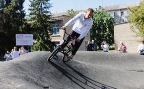 В челябинском поселке Новосинеглазово открыли памп-трек для детей и взрослых