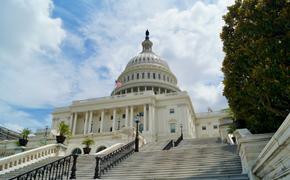 Напротив здания Конгресса США начали возводить сцену к инаугурации Трампа