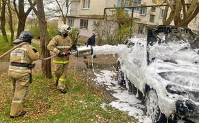 Хозяйку машины пришлось спасать от горящей «Нивы»