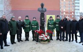 Память разведчику и дипломату Вячеславу Трубникову отлили в бронзе