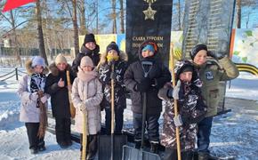 Юные патриоты Хабаровского края расчистили мемориалы к 80-летию Победы