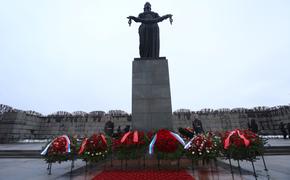 На Пискаревском кладбище состоялась церемония в память о жертвах блокады