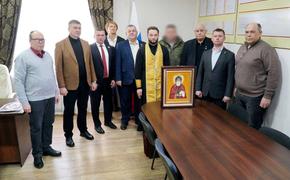 Глава Крыма рассылает иконы по военным частям