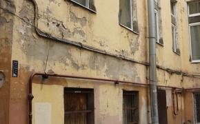 Петербуржцы недовольны качеством ремонта дома на Достоевского
