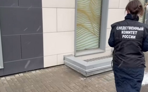 Следователи возбудили уголовное дело после падения балки на петербурженку