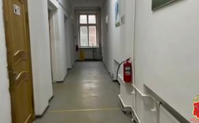 В ходе рейда полицейские нашли хостел, где незаконно ставили на учет мигрантов