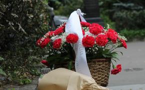 Петербурженка получила компенсацию от ритуальщиков из-за гроба другого цвета