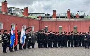Полуденный выстрел из пушки Петропавловской крепости посвятили старту навигации 2025 года