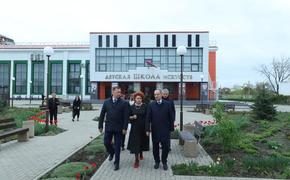 Юрий Бурлачко оценил темпы развития социальной инфраструктуры Лабинского района
