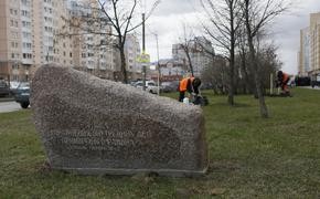 Состояние блокадных тумб в Коломягах перед Днем Победы беспокоит петербуржцев