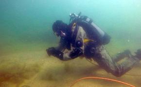 Водолазы облазили дно моря у Севастополя