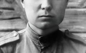 «С лейкой и блокнотом, а то и с пулеметом»: история двух поздравлений с Победой  из 1945-го