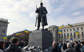 Европейские вандалы снесли 300 памятников советским воинам