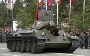 В Воронеже на Параде на танке Т-34 проехал 100-летний солдат ВОВ Николай Борисов