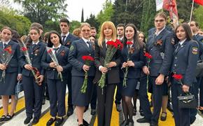 Сочинцы впервые в прямом эфире увидели концерт на берегу Нарвы