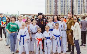 На улице Кирилла Россинского в Краснодаре организовали праздник ко Дню Победы