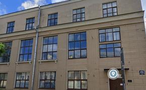 Активисты фиксируют остановку сноса здания 5-й фабрики-кухни ЛСПО в Петербурге 
