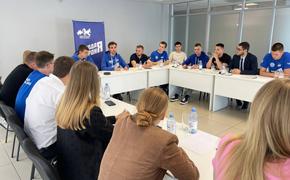 Термоядерная энергетика, диджитал-решения в бизнесе и политическое лидерство в TikTok: молодогвардейцы обсудили будущее