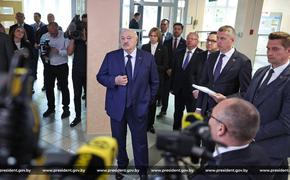 Лукашенко заявил, что Белоруссии, ставшей островком стабильности и спокойствия, спокойно жить не дадут