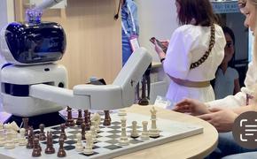 Эммануэль Макрон намерен запретить социальные сети детям младше 15 лет