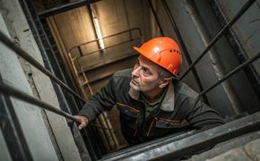 Строитель пролетел 8 этажей, оступившись в шахту лифта