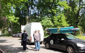 В Петербурге планируют ввести запрет парковки на Ломаной аллее из-за нарушений