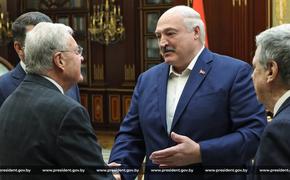Лукашенко согласился освободить 14 политзаключенных, в том числе Тихановского