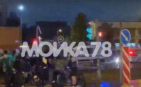  Полиция провела массовое задержание велосипедистов на Васильевском