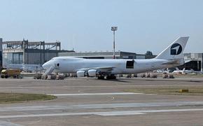Istok Info: В Белграде военно-транспортный борт Boeing 747 Израиля загрузили контейнерами с опасными материалами?