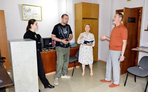 Депутат ЗСК Виктор Тепляков посетил офис казачьего общества Центрального района