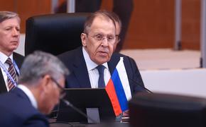 МИД РФ: Лавров встретился с главой МИД КНР Ван И на полях АСЕАН