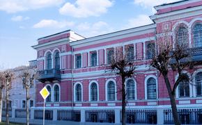 Только море способно взглянуть в лицо небу