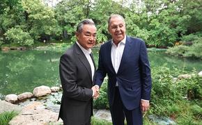 Главы МИД РФ и КНР Сергей Лавров и Ван И на встрече обсудили украинский кризис