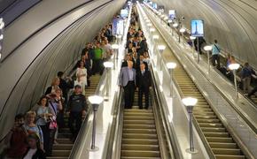 Без проверки - нельзя: в петербургском метро охрана просит включать гаджеты при досмотре
