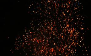 Россиянин получил ожоги, когда облил бензином дверь склада