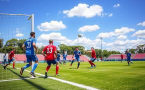 В орской школе футбольное поле провалилось в подземный гараж физрука