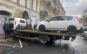 На Английской набережной выявили до 7 нарушений правил парковки