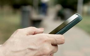 Россиянам объяснили, почему не стоит пользоваться телефоном перед сном